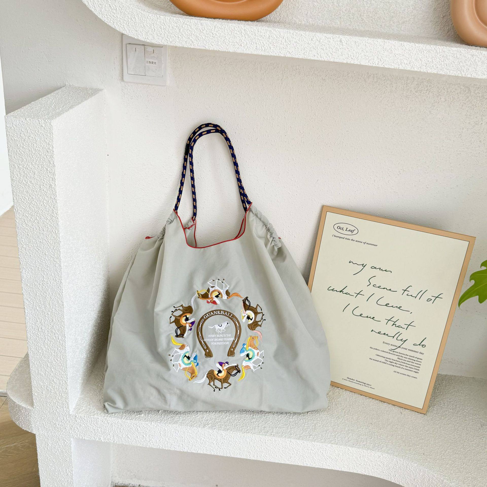 ジョッキーライトグレー（肩紐除く）