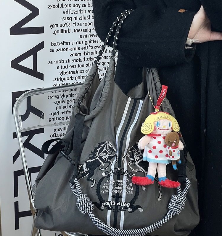 ダークグレーのタチウオ（ショルダーストラップを除く）