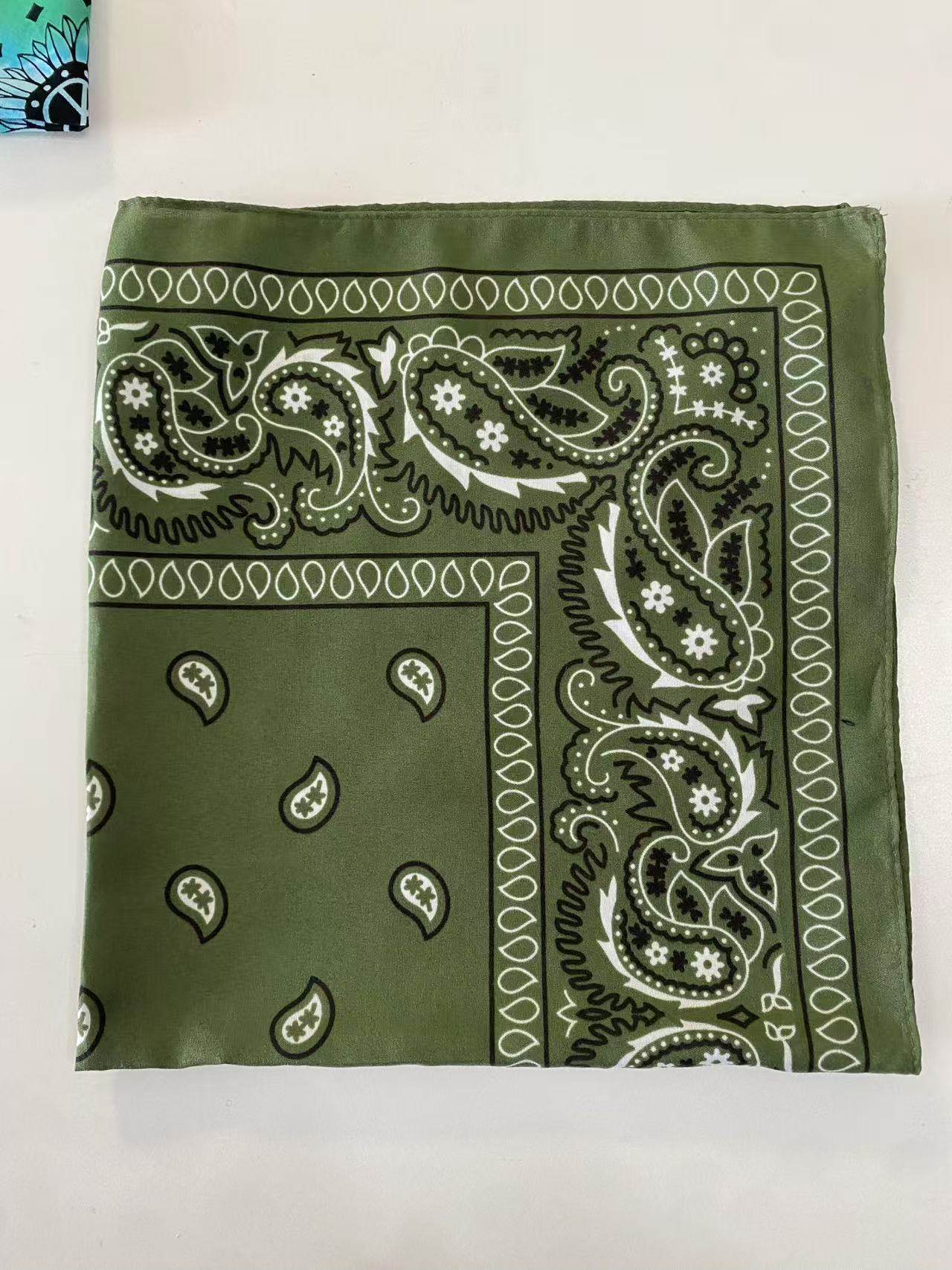 アーミーグリーン