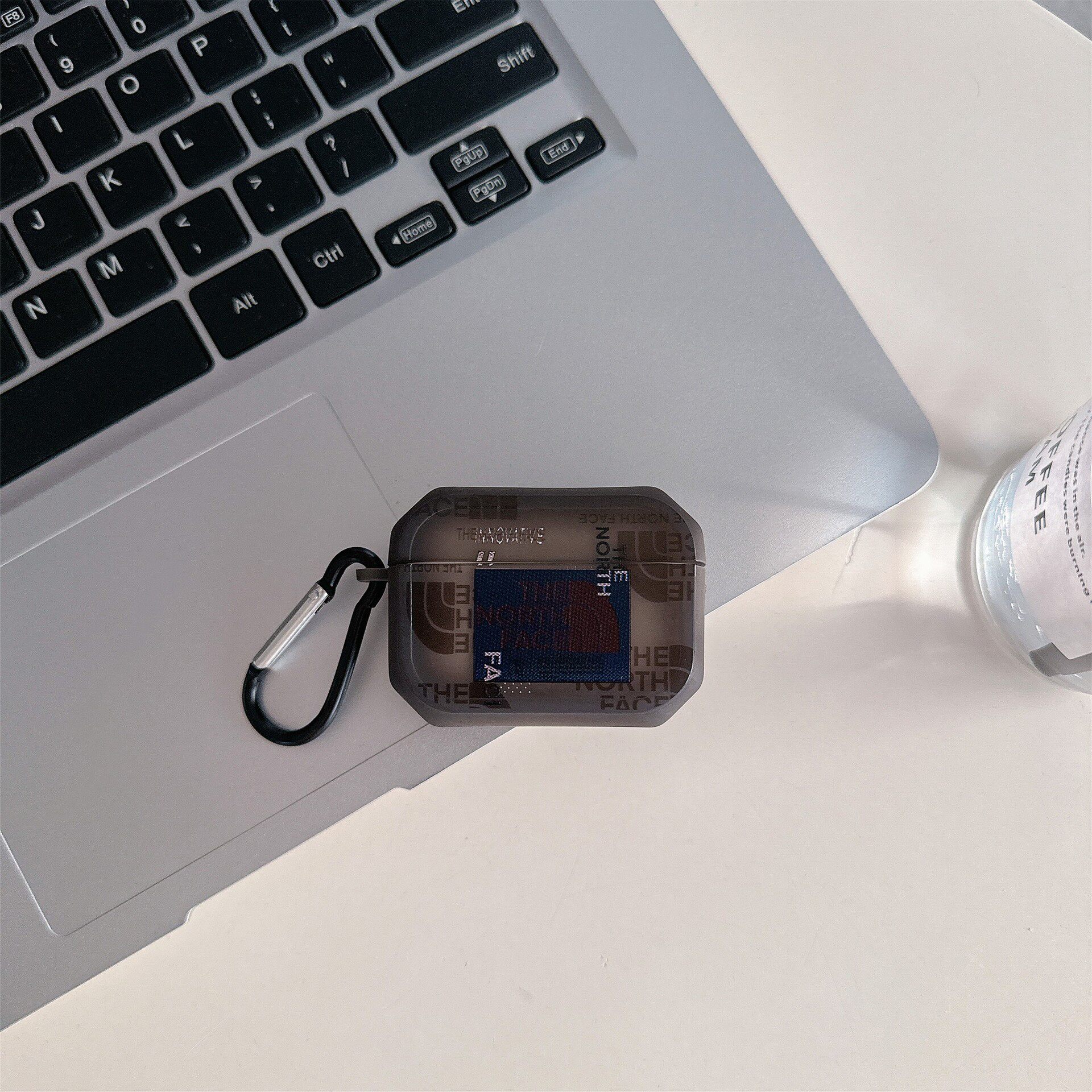 図 24 に示すように (スプリング バックル付き)