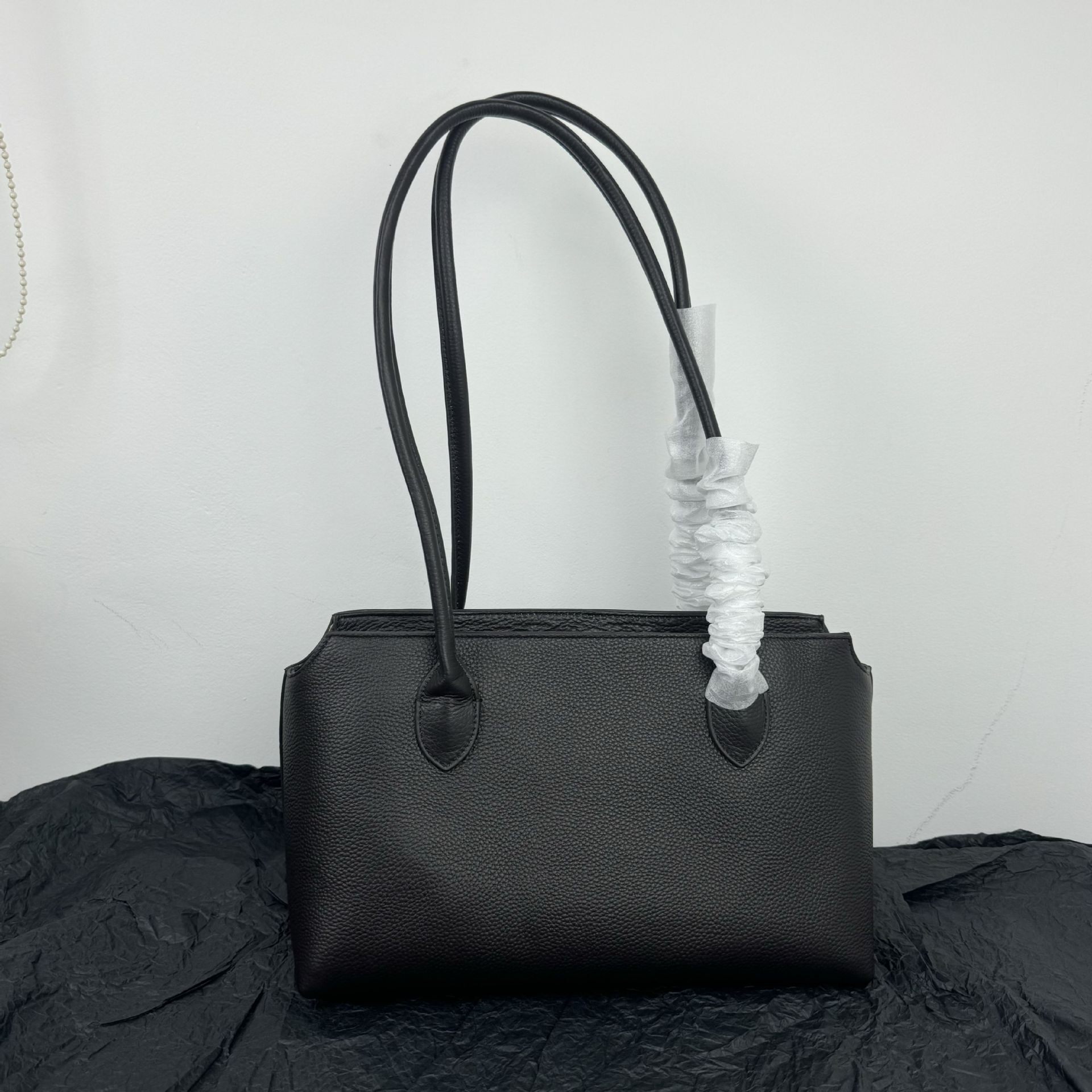 黒 (レイシ紋) のトップ牛革