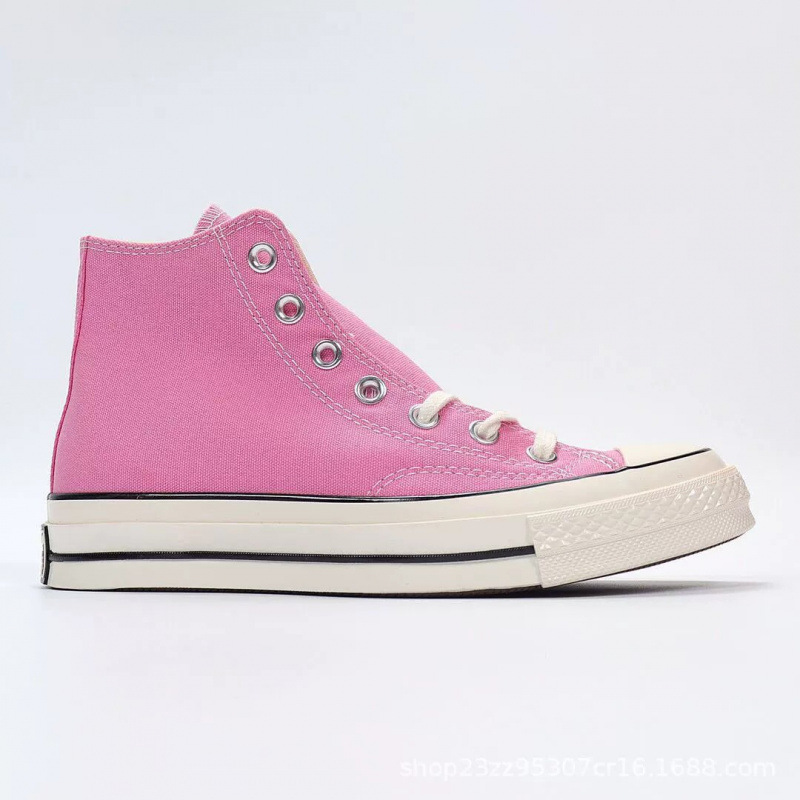 ピンクのハイトップ (ワンサイズ大きめ)