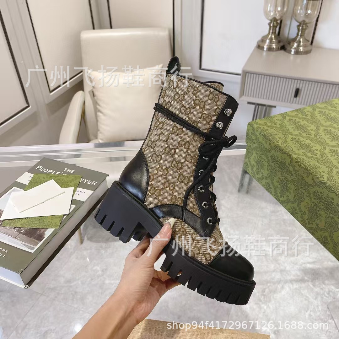 小さな G 文字の茶色と黒