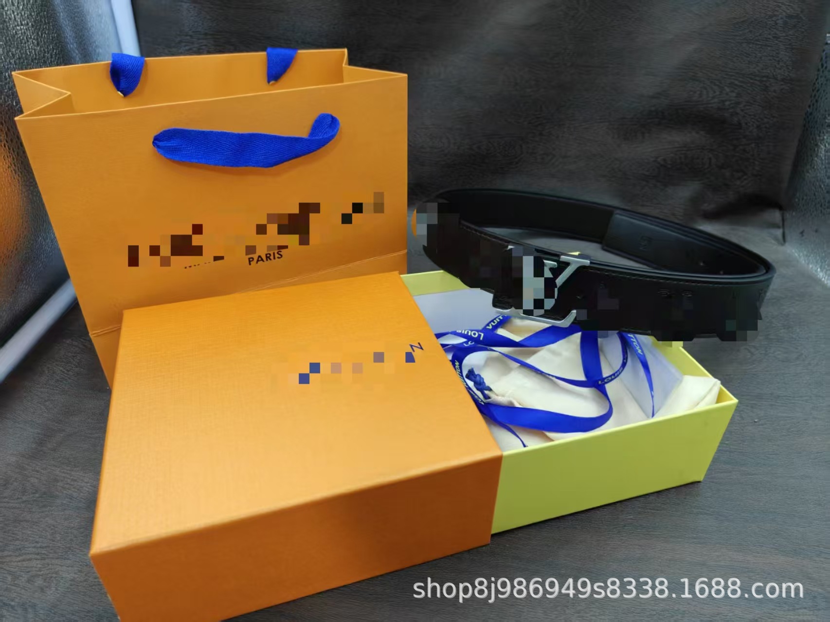 ブラックプリントのシルバーバックル