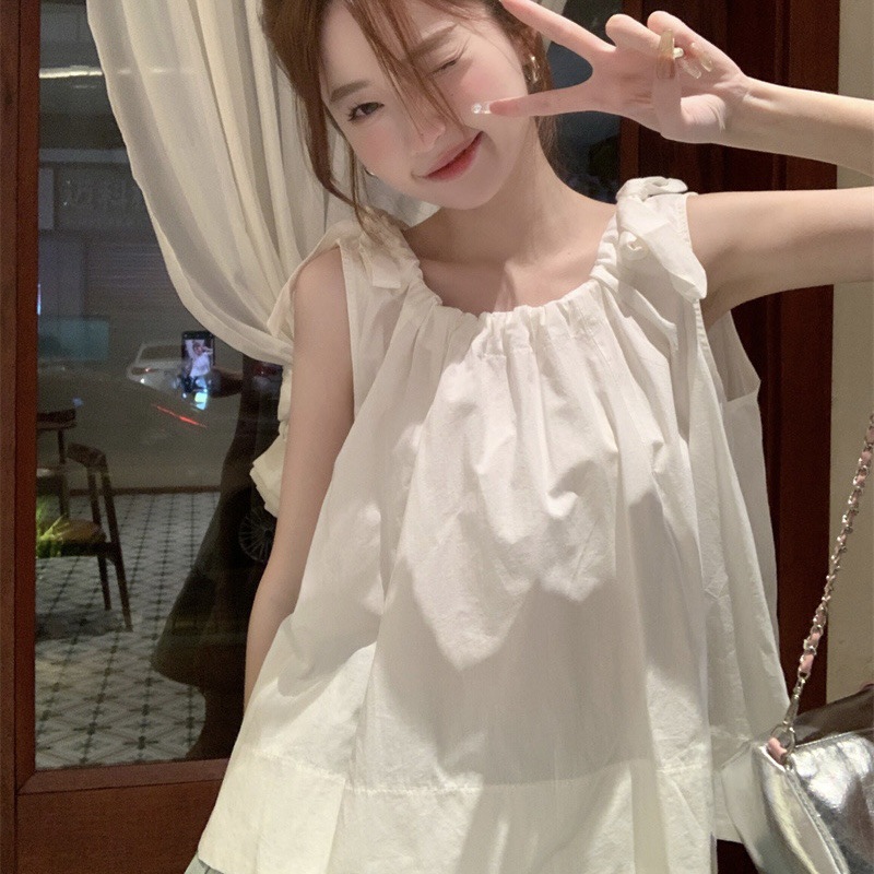 白いストラップシャツ