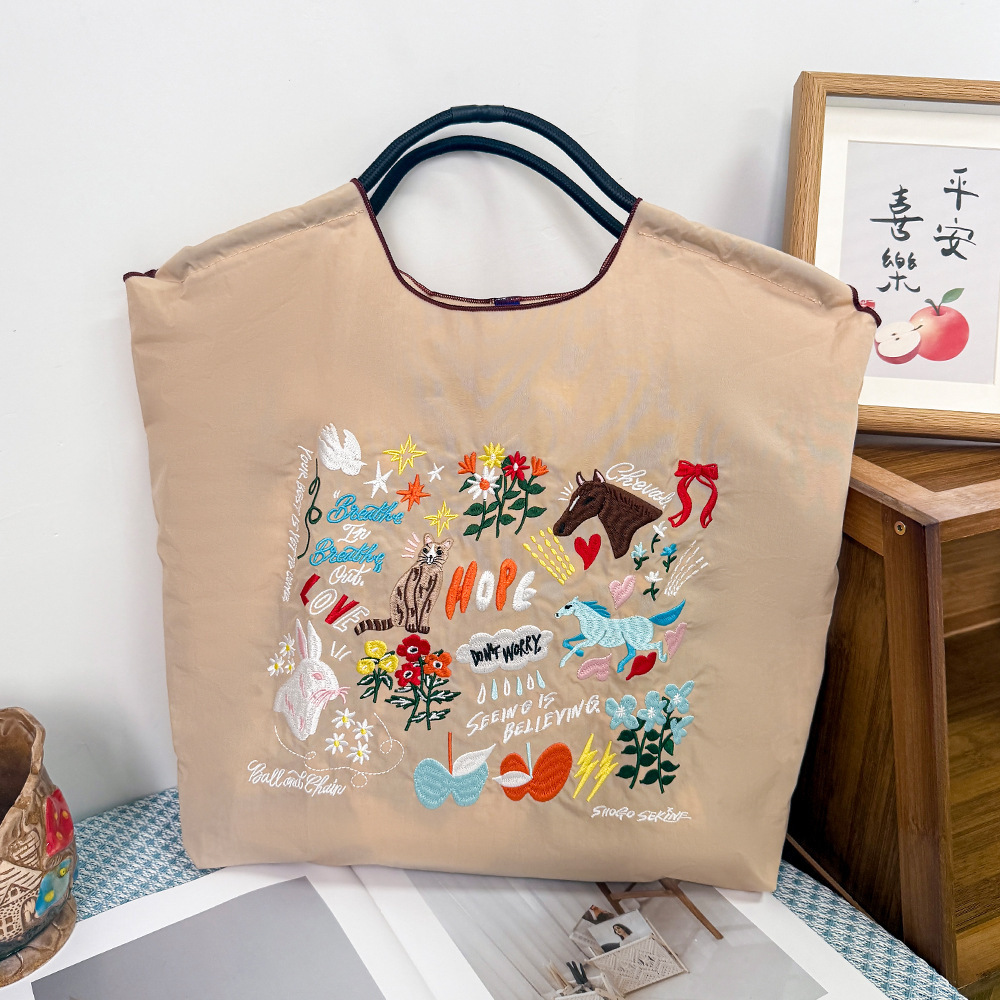 ベージュ・希望に満ちた