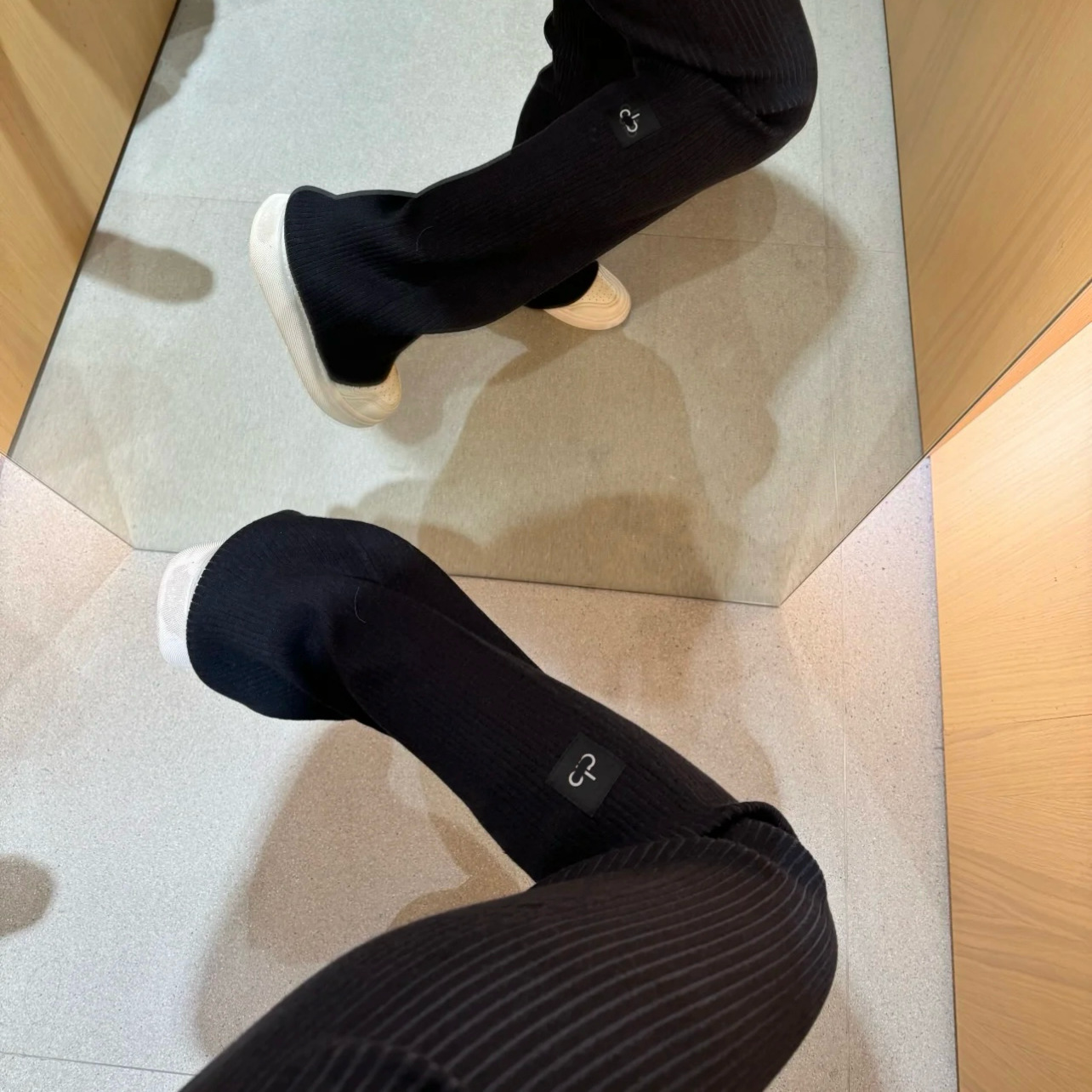 黒い