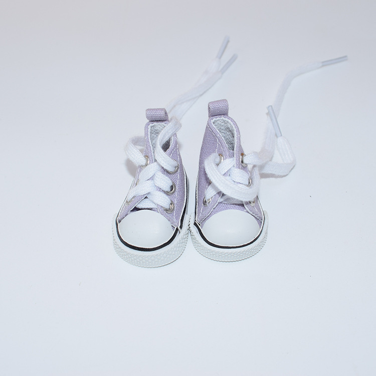 薄い紫色のキャンバス靴