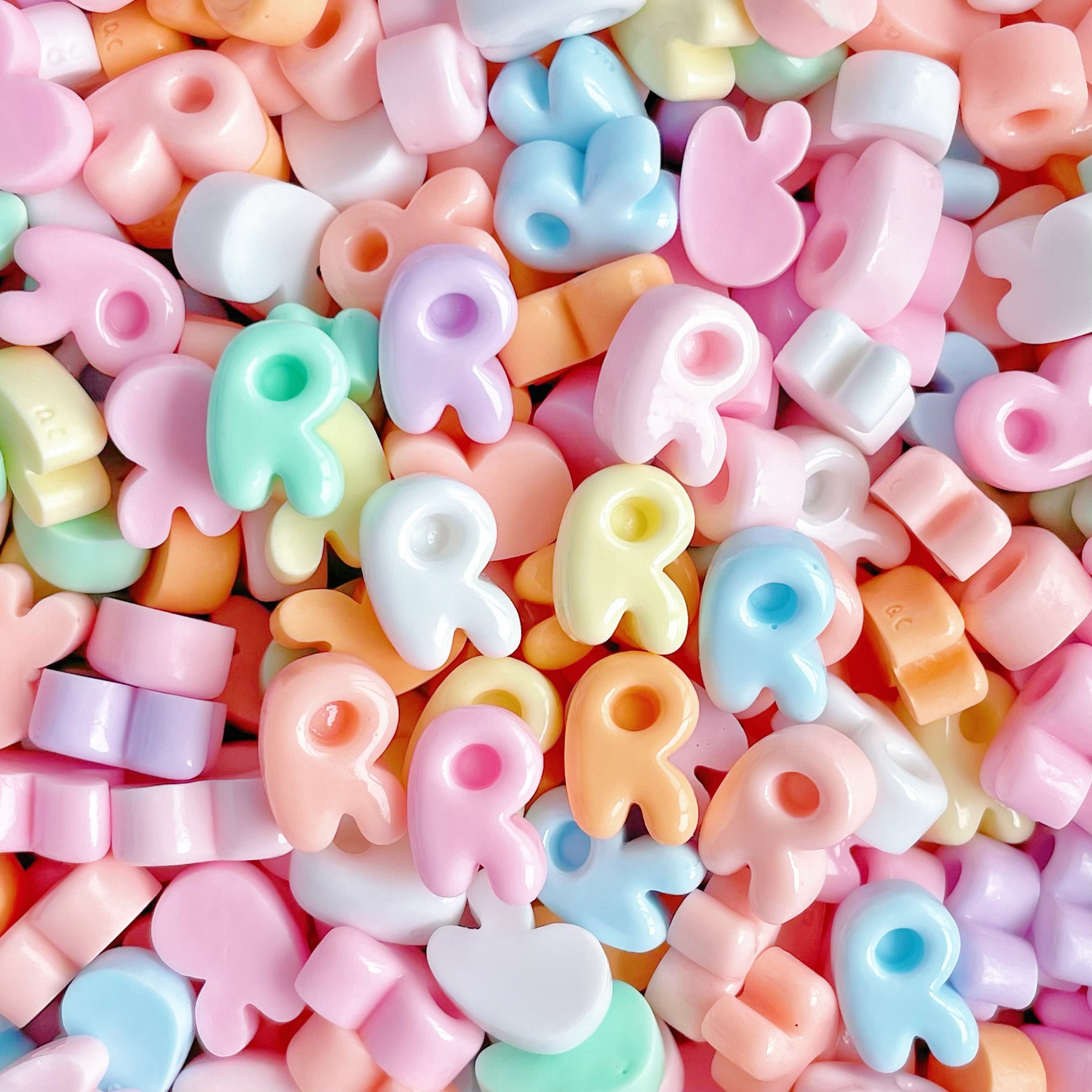 18 * アルファベットRの混色はランダムです。