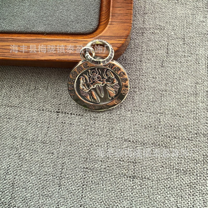 ペンダント（チェーンは付属しません）