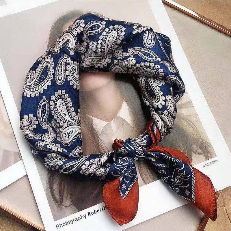 ネイビーブルーのカシューナッツ