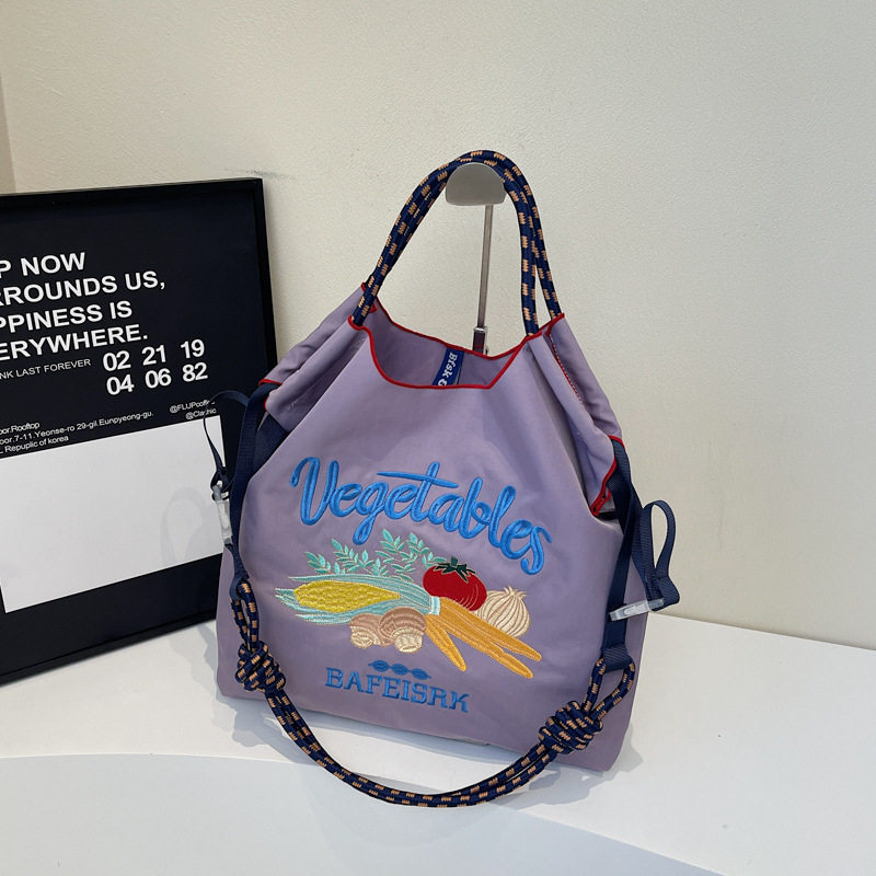 紫色の果物と野菜