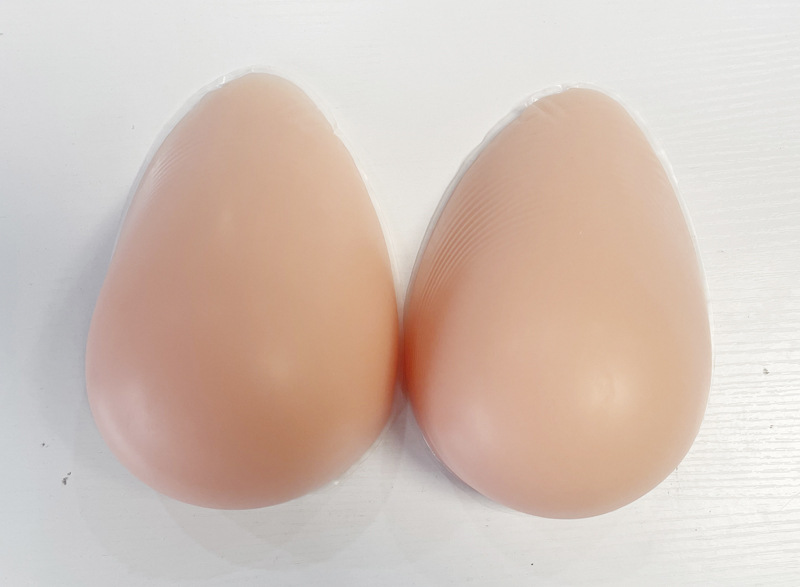 肌の色は乳首なしです。