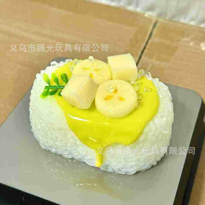 バナナおにぎりのソース添え