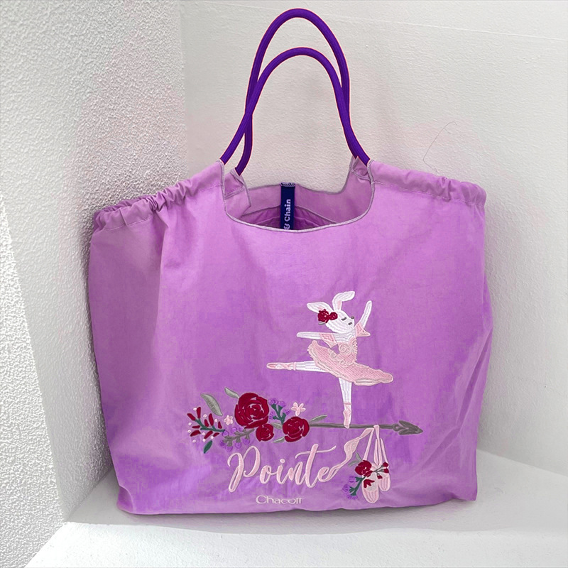 薄い紫色のバレエウサギ