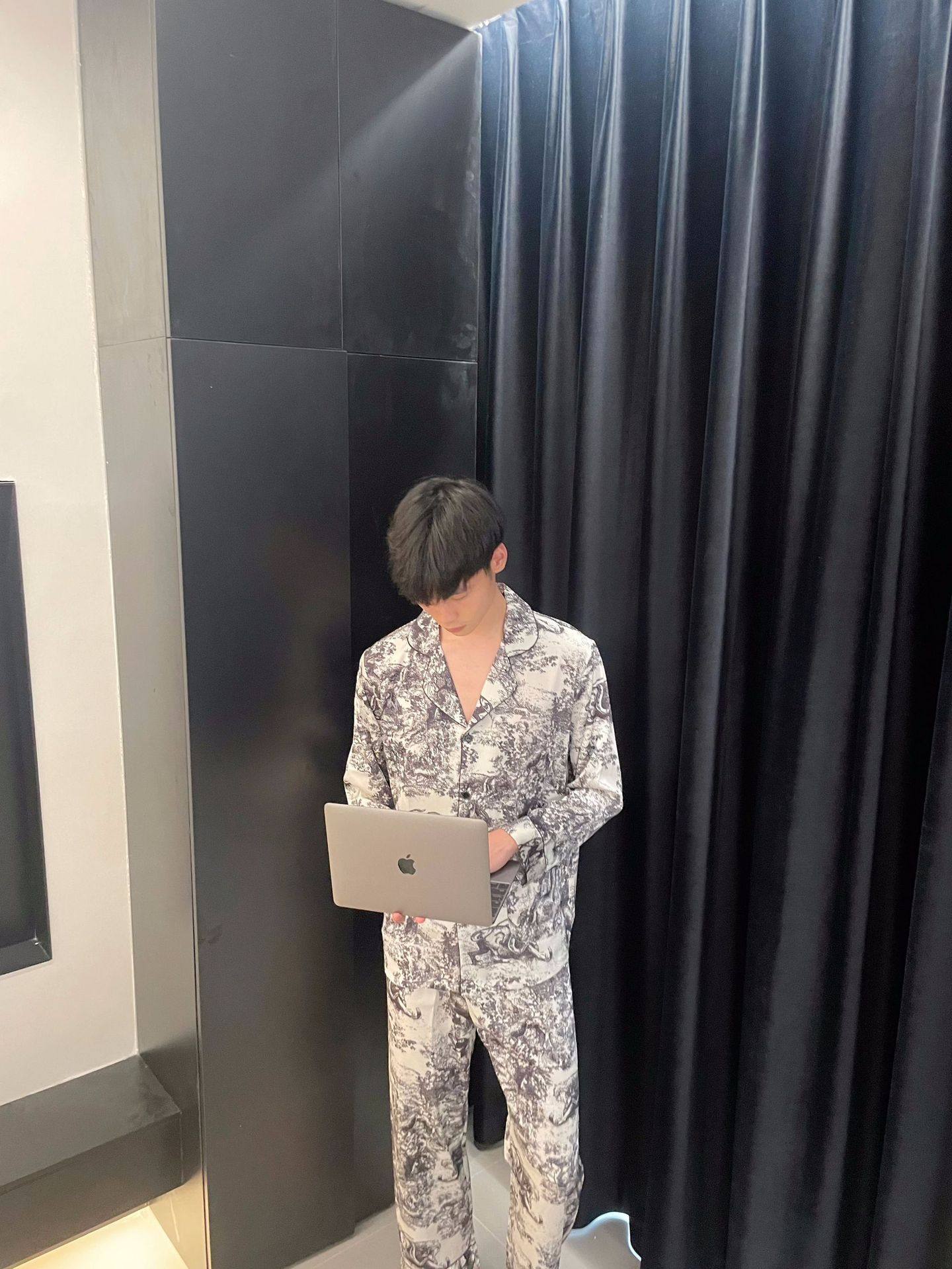 D家の高級黒男金