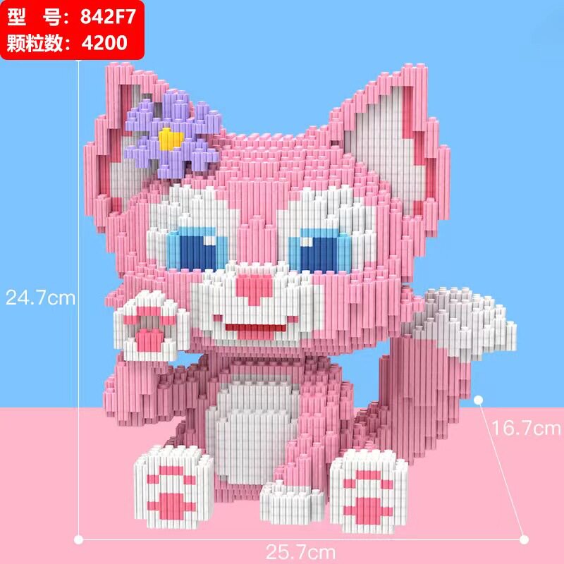 座っている姿で手を振っています。