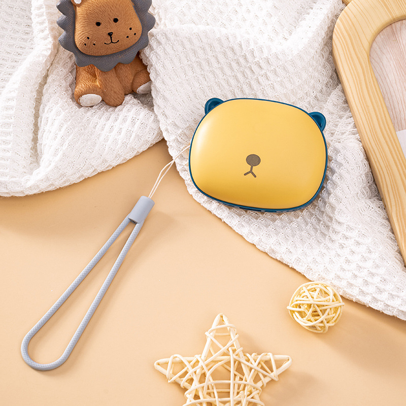 レモンイエロー