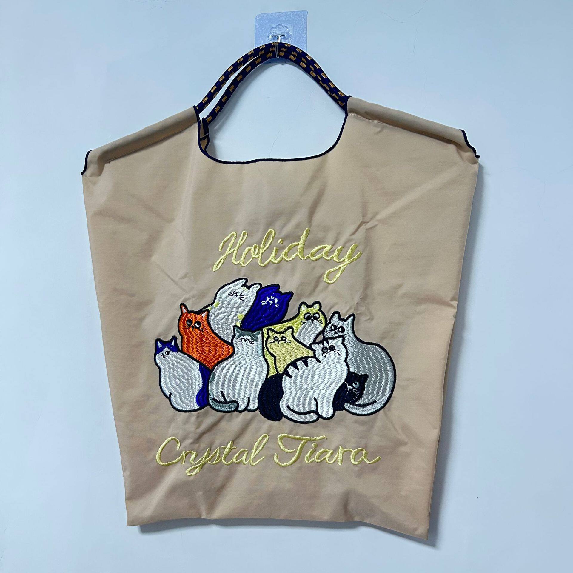 ベージュの十匹の猫