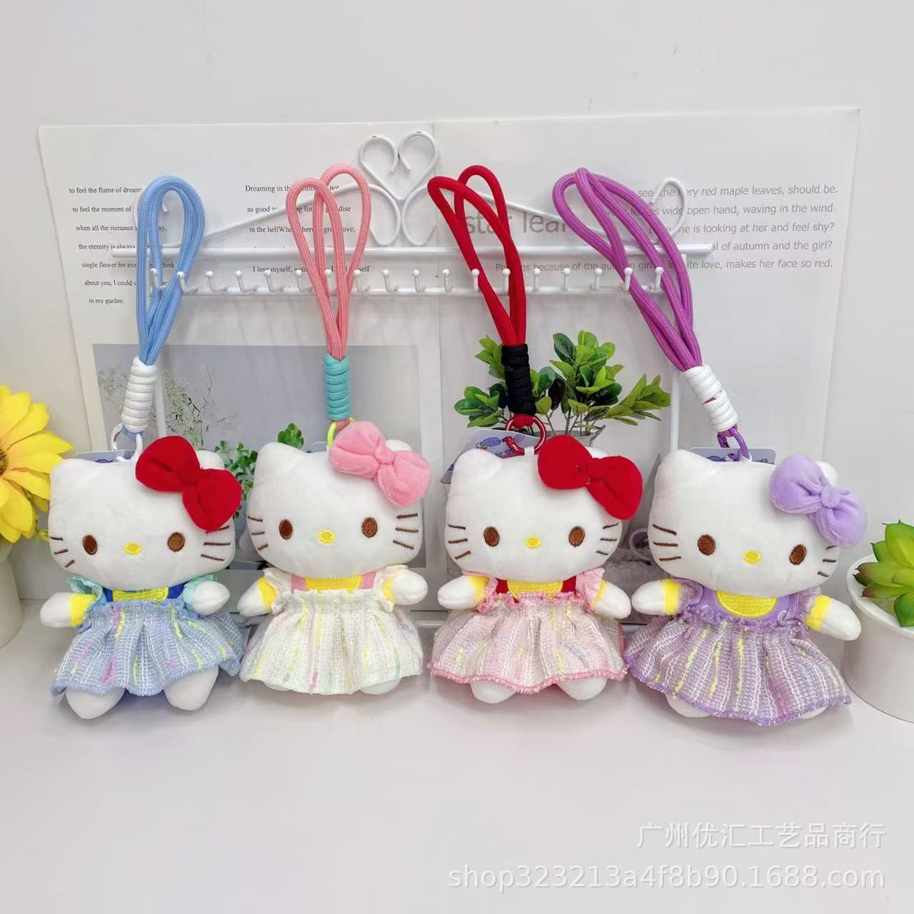 カラフルなサスペンダースカート