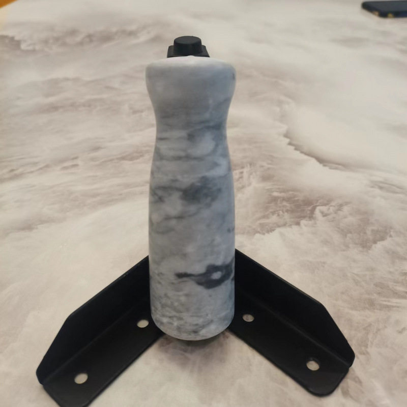 磨かれた曇った白い石のハンマー★★