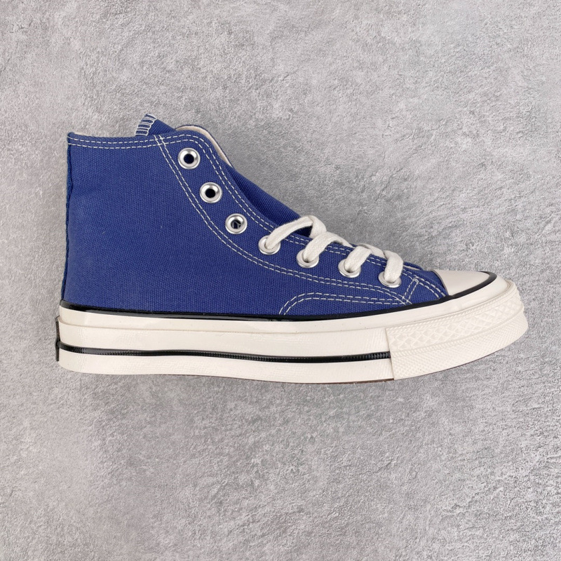 ネイビーブルーのハイトップ(ワンサイズ大きめ)