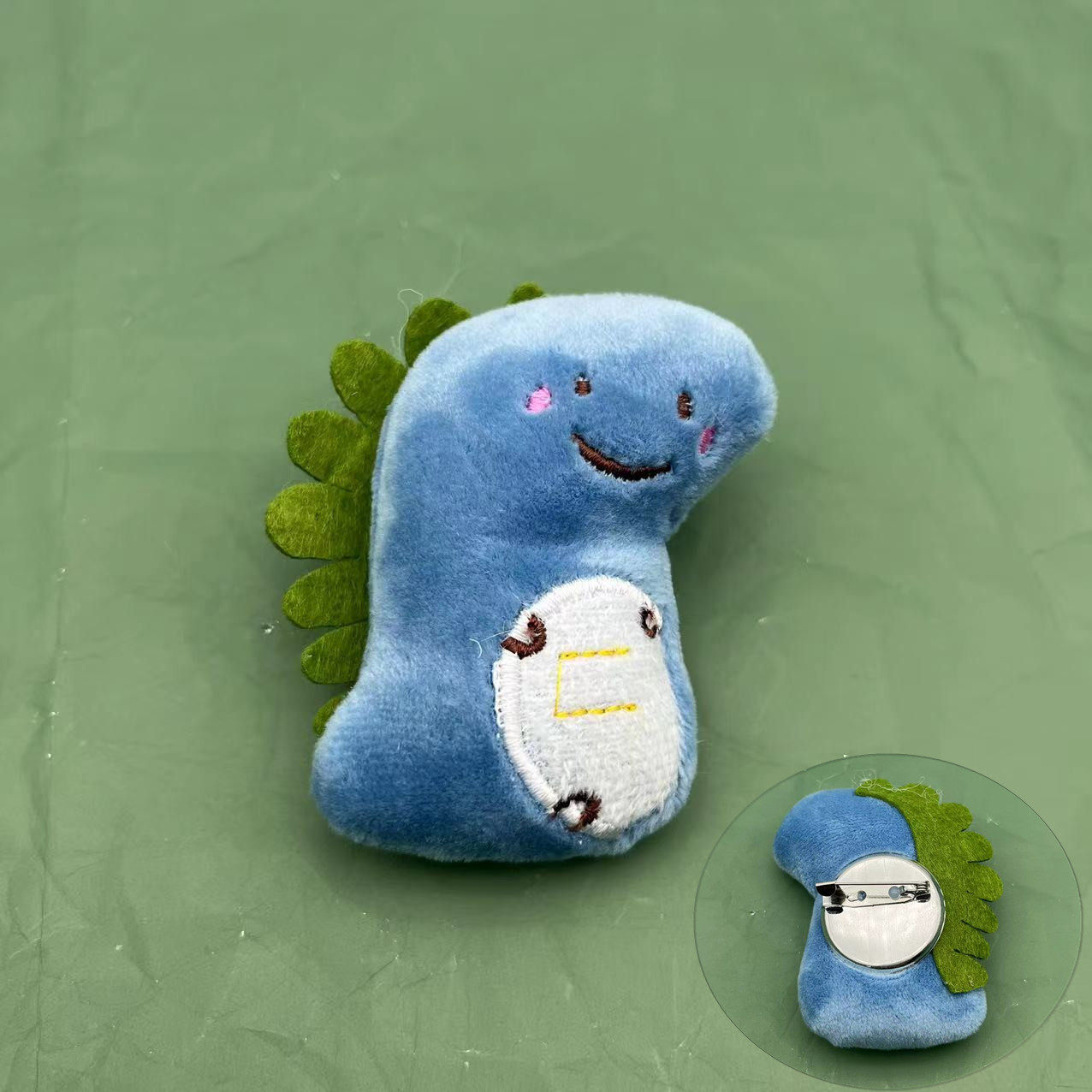 89*-キリンブルー【ブローチ】