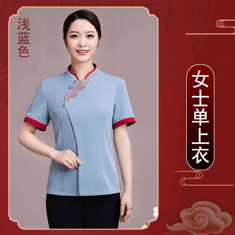 女性-水色-一枚の上着