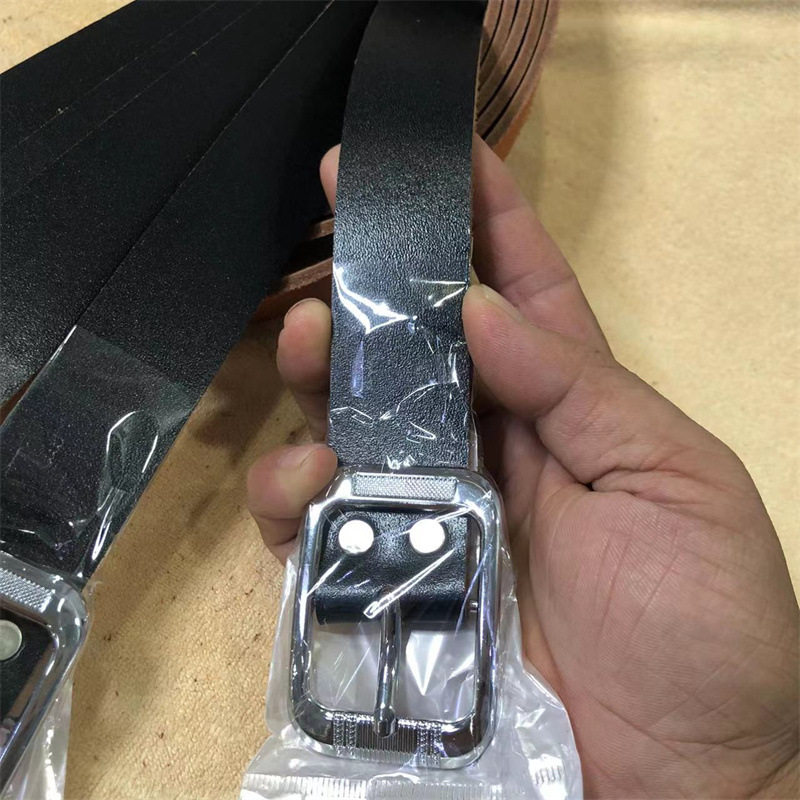 4.0合金バックル牛革黒カッティング