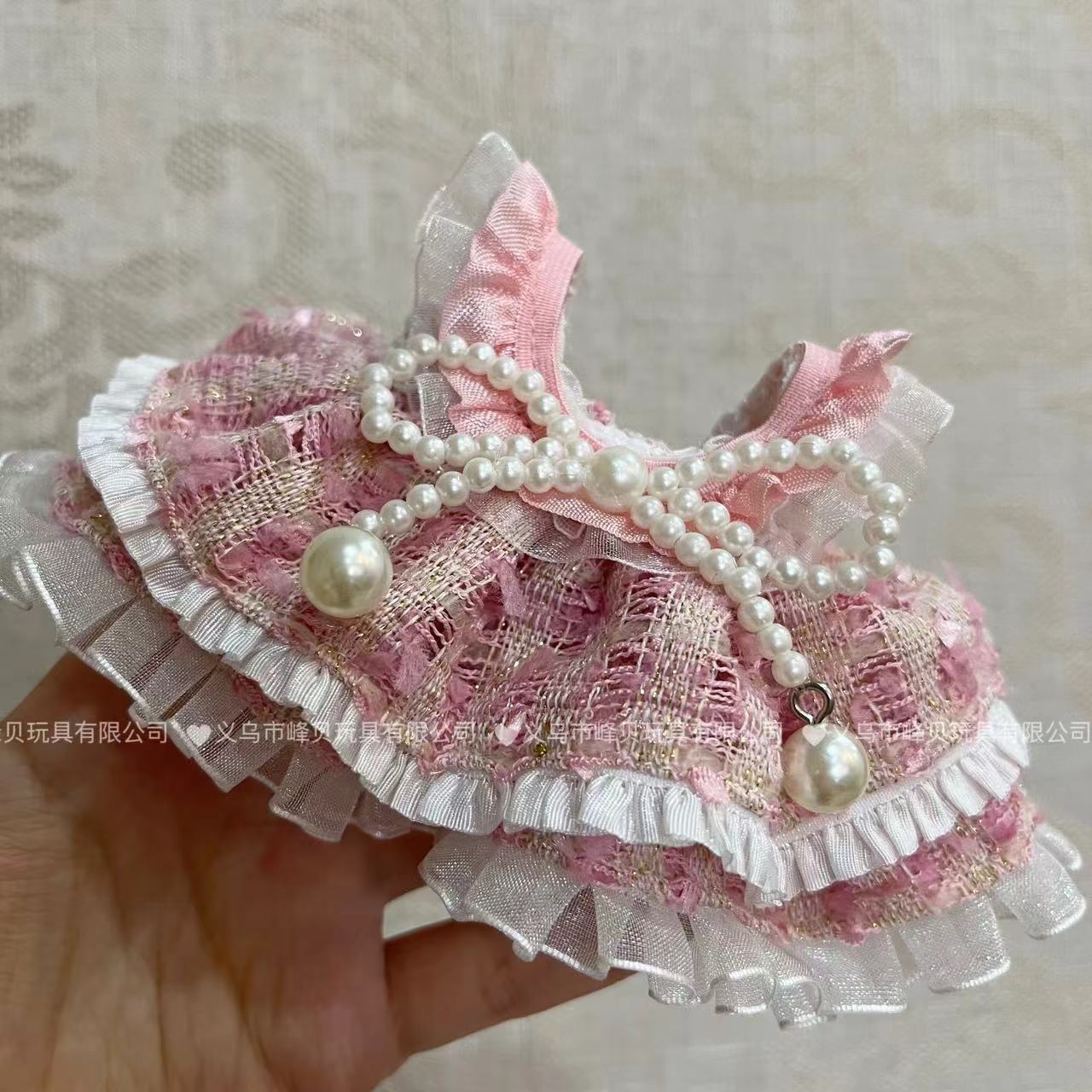 ピンクと白のコントラストのリボンプリンセスドレス