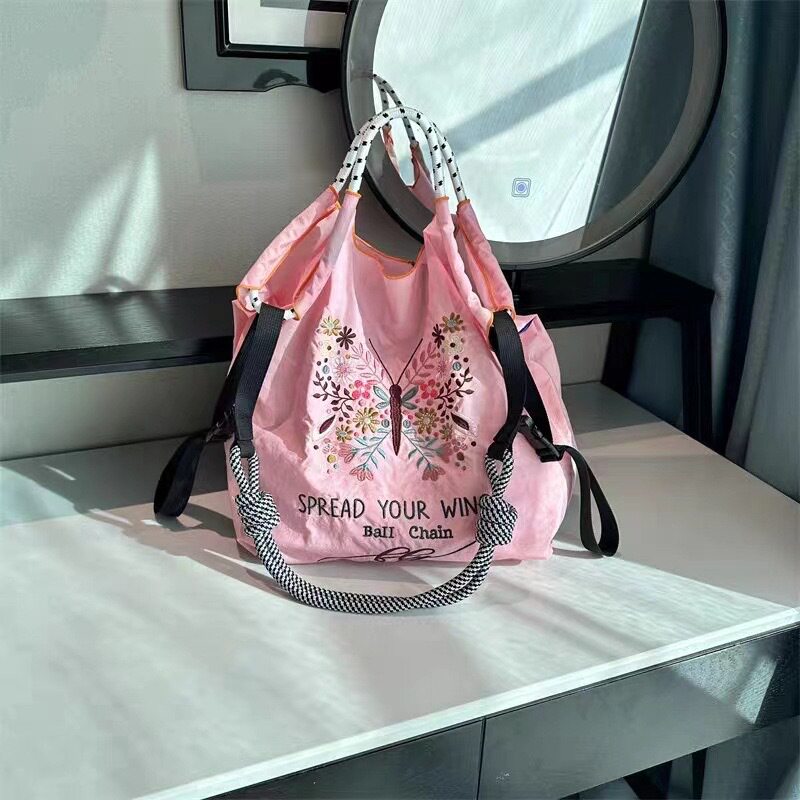 ピンクの蝶の花