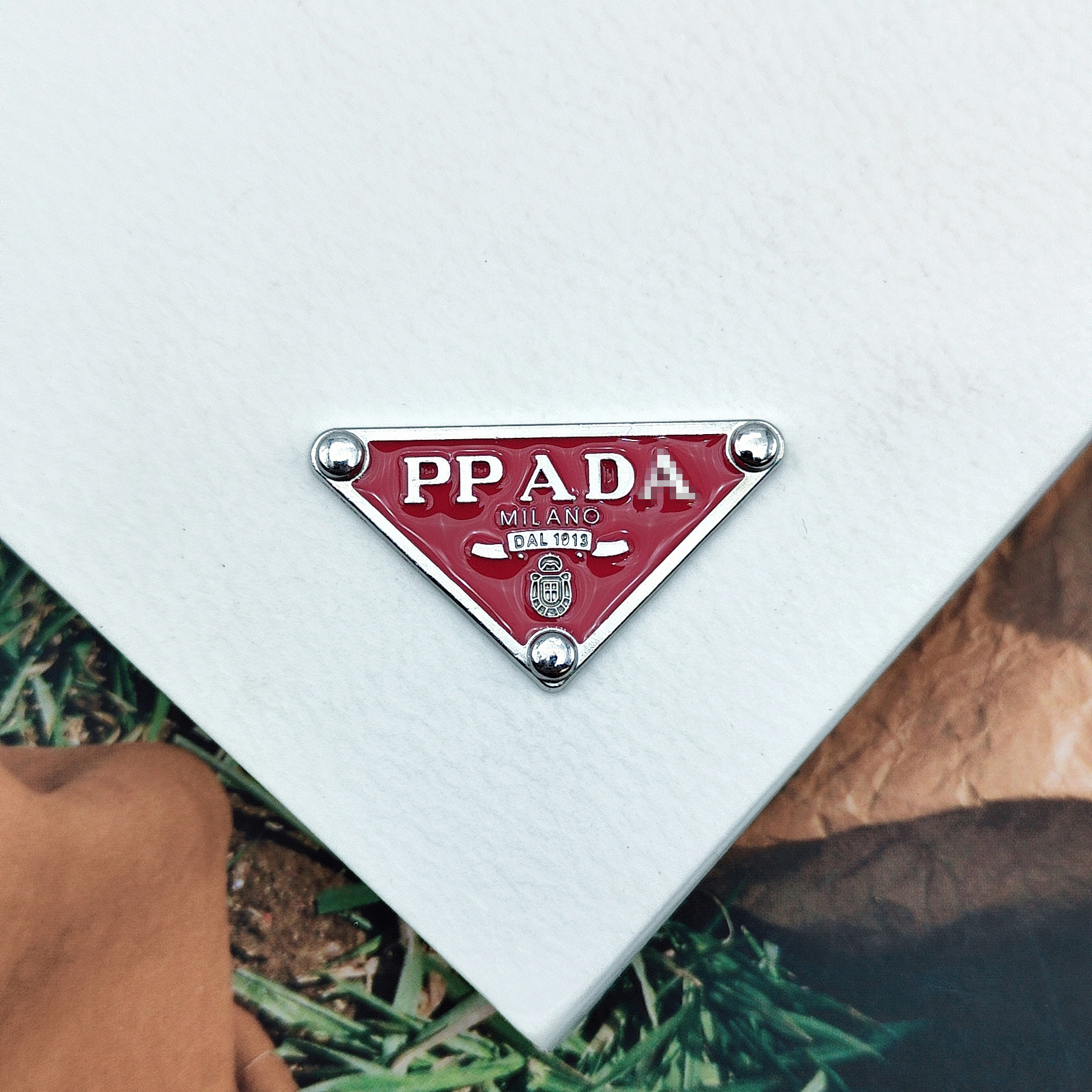 7 # 37×21mm シルバー地に赤