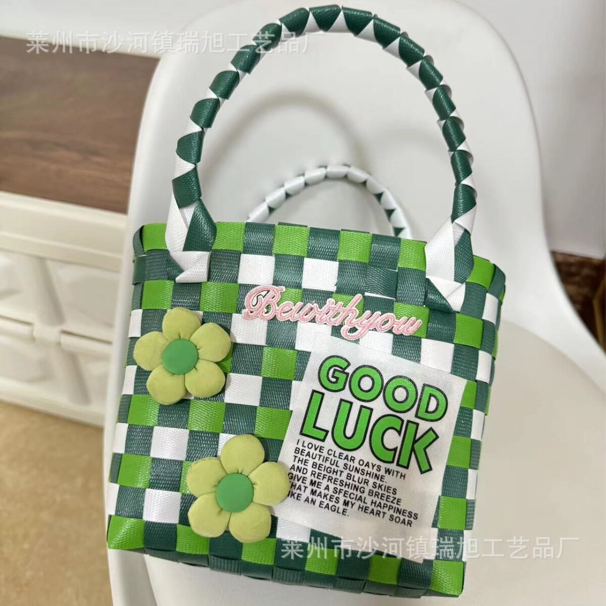 2つの緑の小さな花