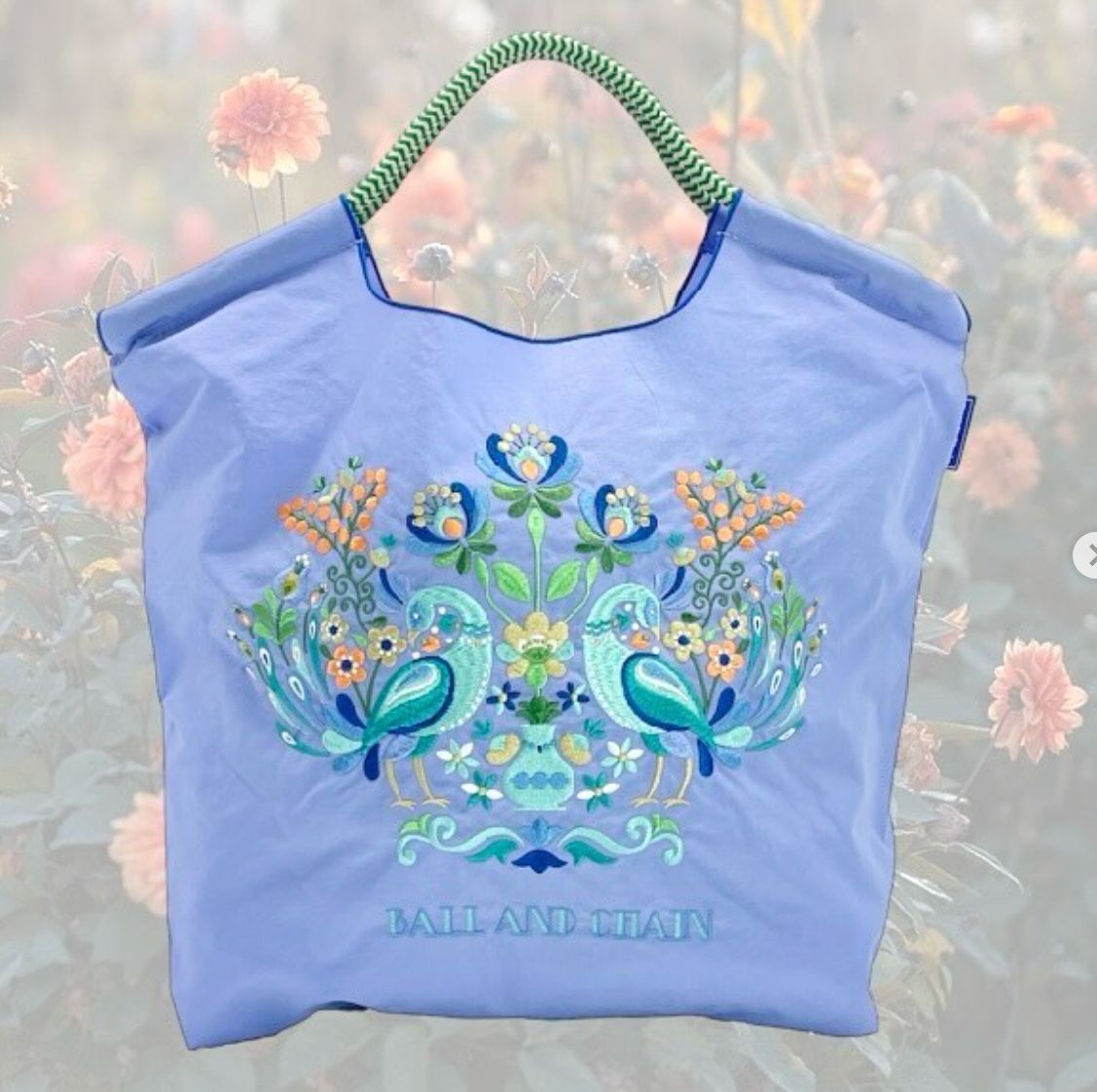 紫青の孔雀の花