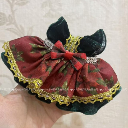 クリスマスレッドとグリーンのコントラストのあるゴールドエッジのプリンセスドレス