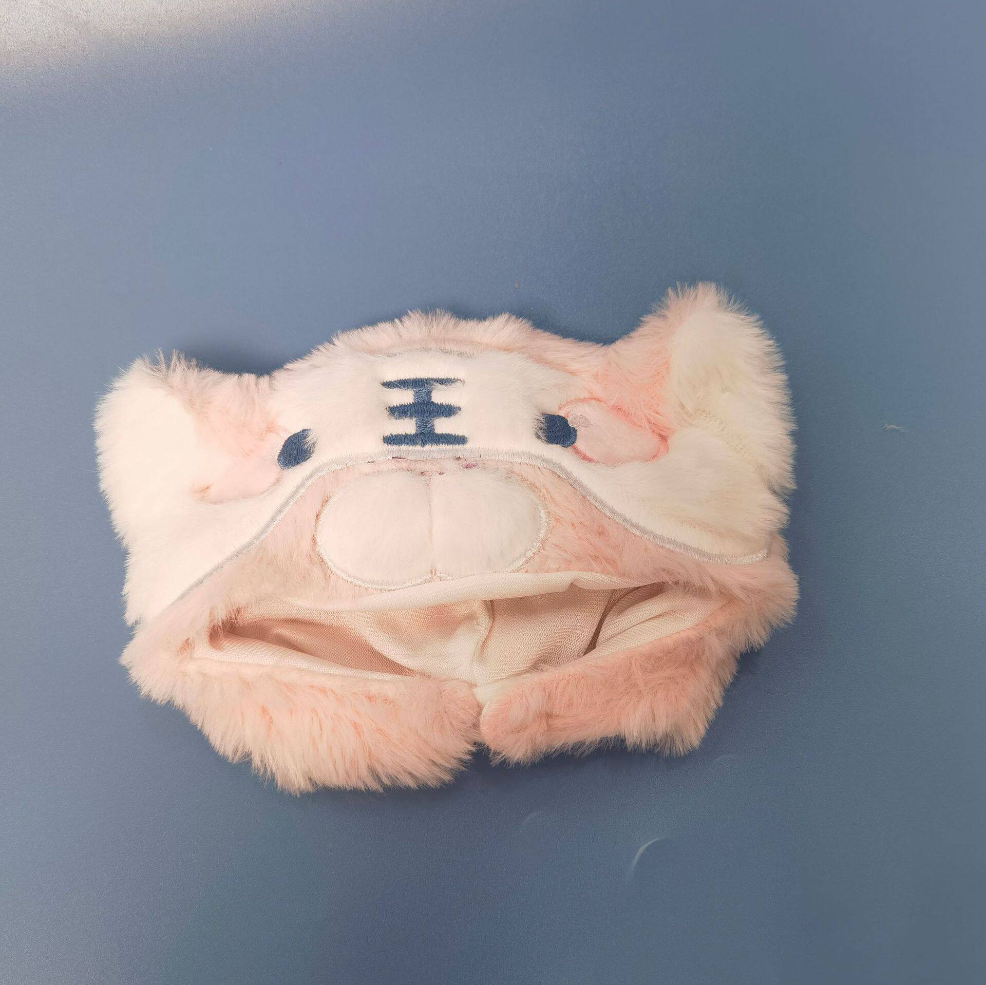 ピンクの大きな帽子