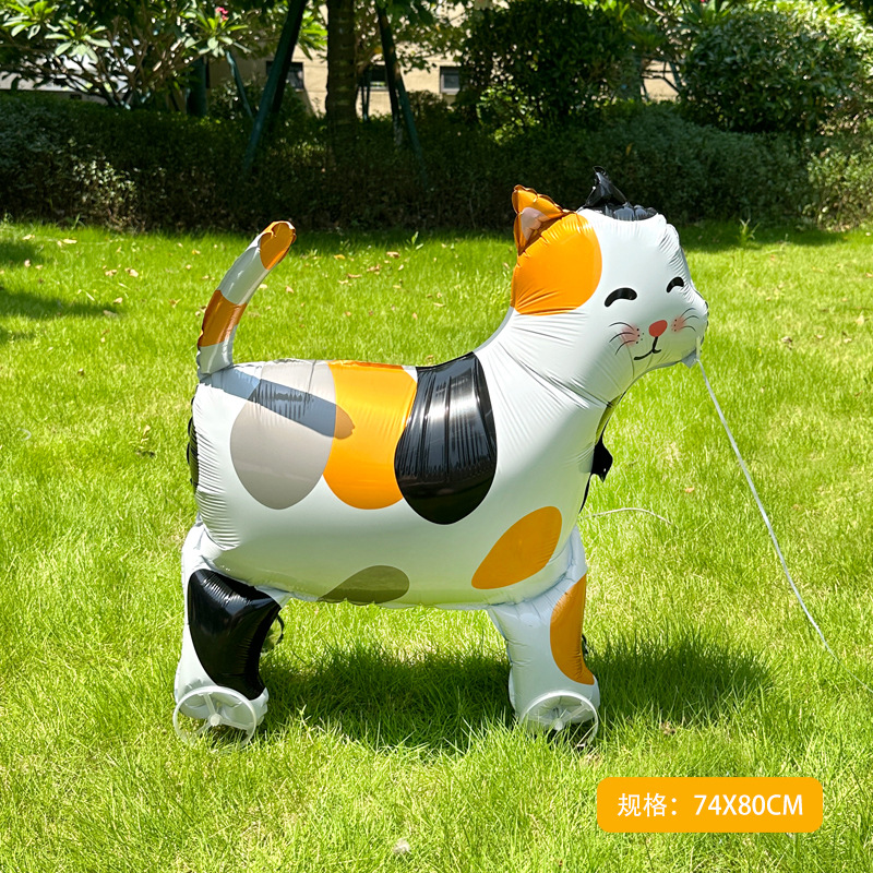 車輪のある斑点のある猫