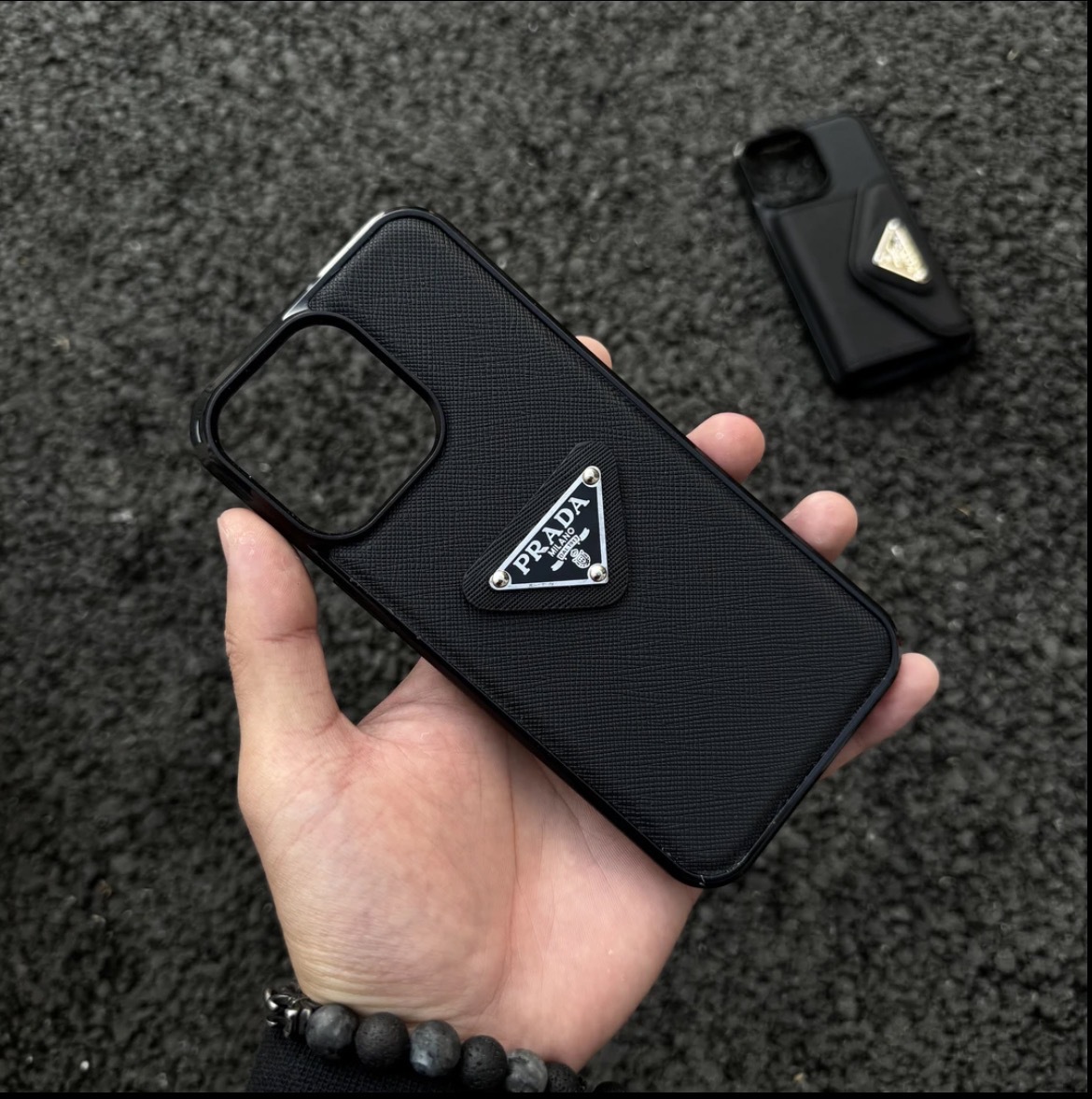 クロスパターン携帯電話ケース - 黒の三角形のロゴ