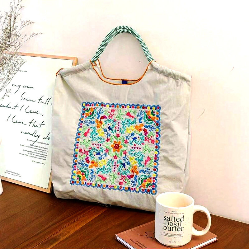 レトロフラワー ホワイト（ストラップなし）