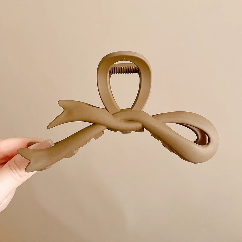 8 # 薄いカレー色の蝶結びのクリップ