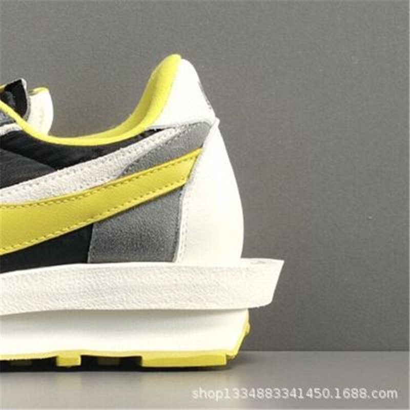 ワッフルの解体 - グレー、黒、黄色