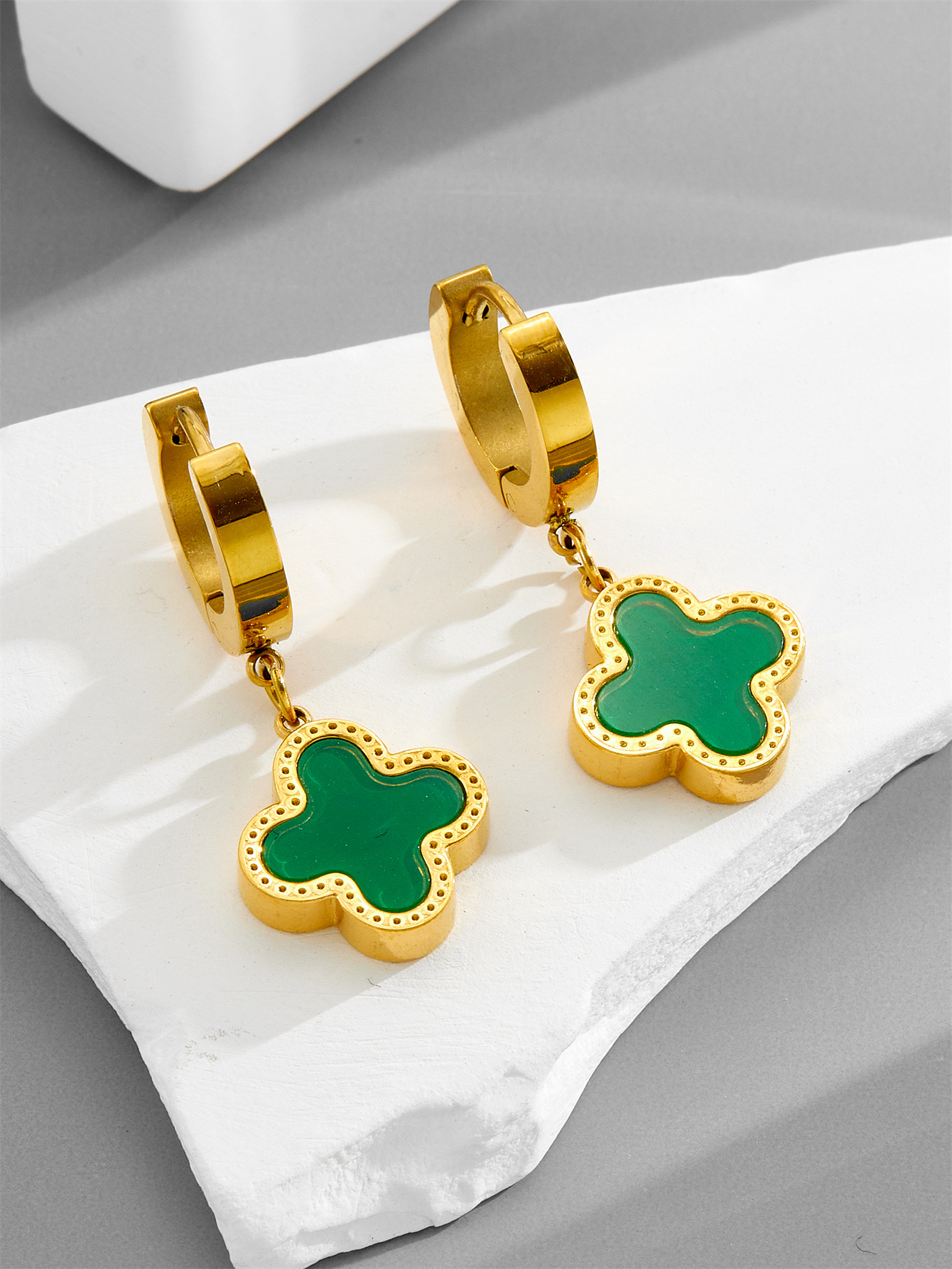 E057 四つ葉のクローバー グリーンシェル 両面