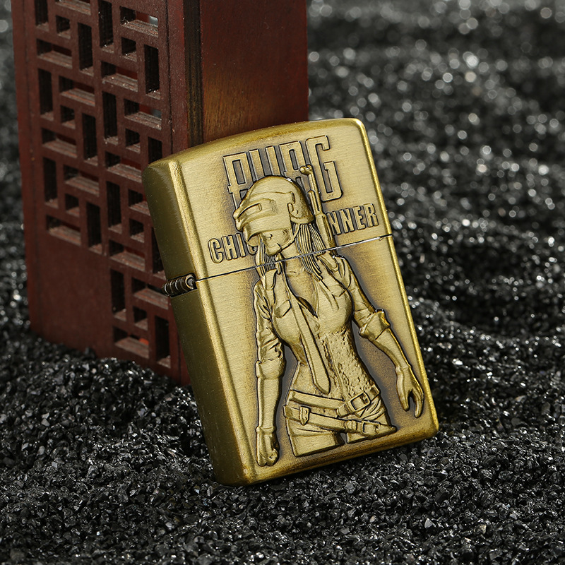 ニワトリを食べる女性