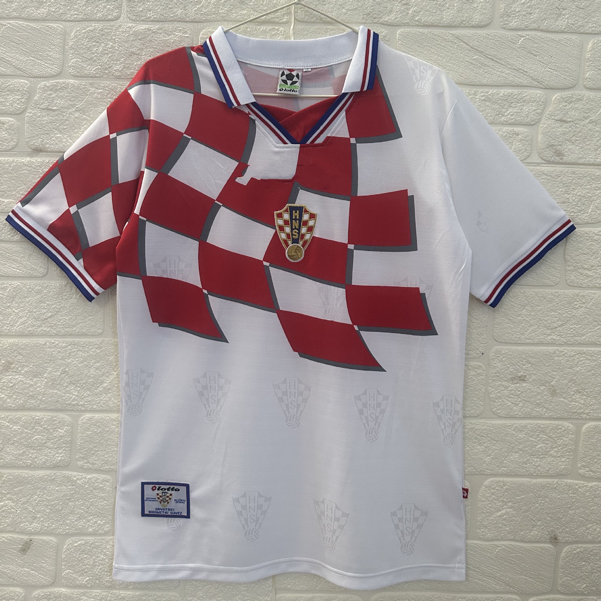 1998 年のレトロなクロアチアのホームコート