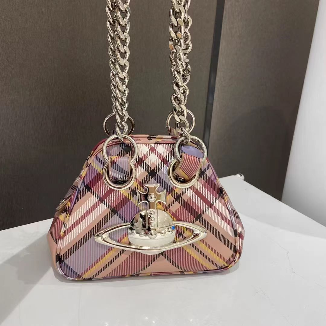 チェック柄の脇の下バッグ