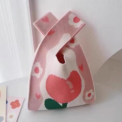 新しいピンクのチューリップ