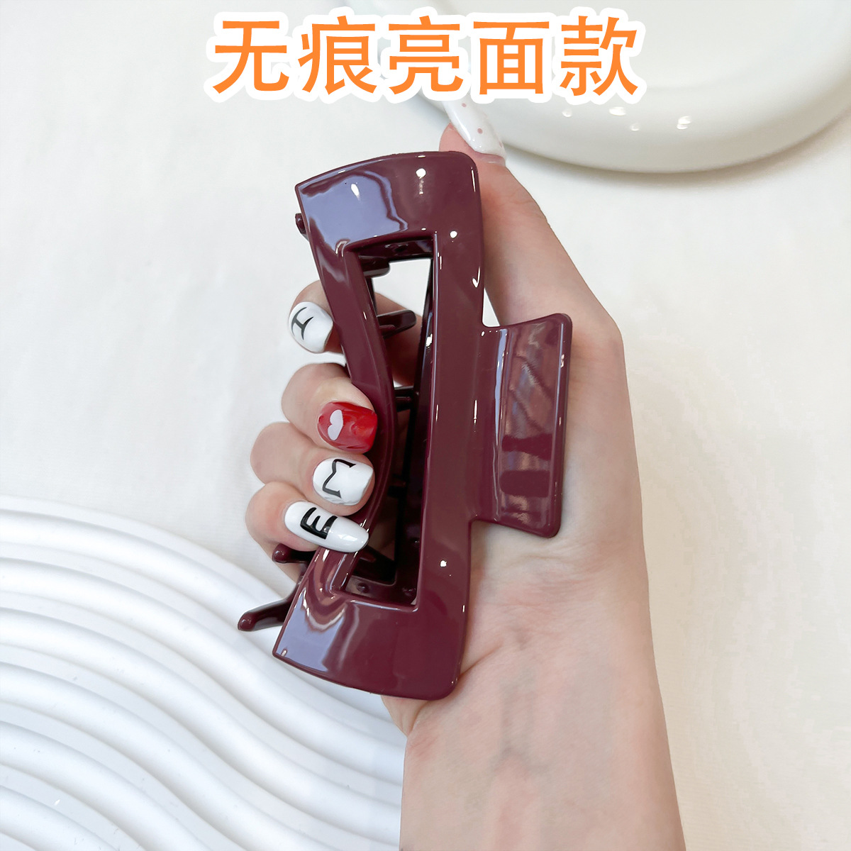 跡のない光沢のあるスタイル - 赤い四角形