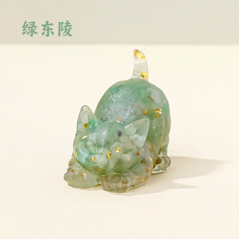 横たわる猫-グリーンアベンチュリン