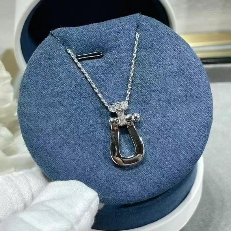 ホワイトゴールド ラージ バーチカル ハーフ ダイヤモンド ネックレス