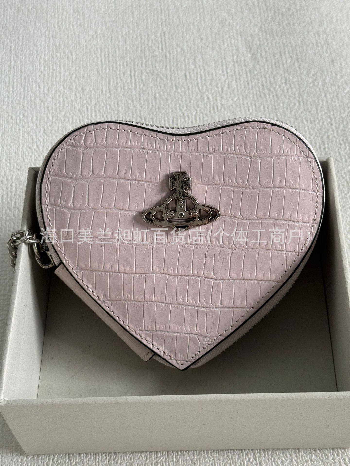 ピンクのクロコダイル柄ハート型キーバッグ